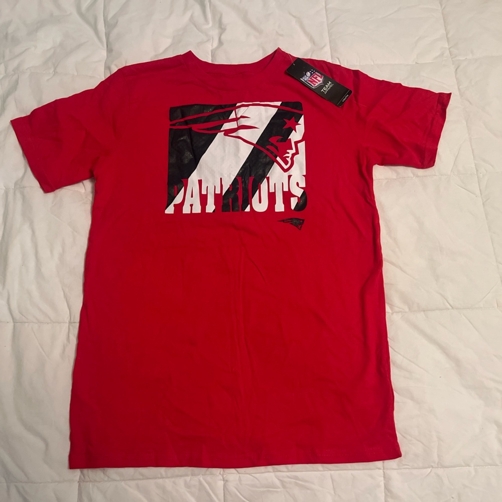 NWT New England patriots T-shirt size youth Large
